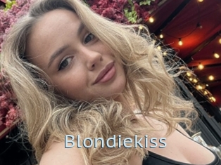 Blondiekiss