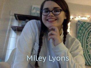 Miley_Lyons