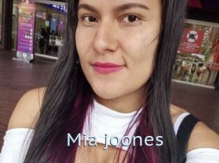 Mia_joones